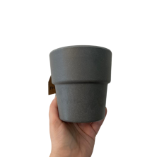 Maceta plástico grueso color gris, grande