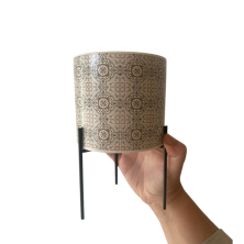 Maceta cerámica con soporte de hierro