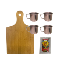 Set de Camping con Tacitas, Tabla de Madera y Mazo de Cartas