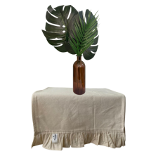 Set Decorativo con Florero Ámbar, Sendero y Hojas Verdes