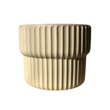 Maceta cerámica manteca mate con relieve 10x8 cm