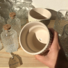 Maceta cerámica manteca mate con relieve 10x8 cm