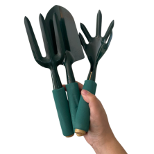 Set tres herramientas jardinería color verde